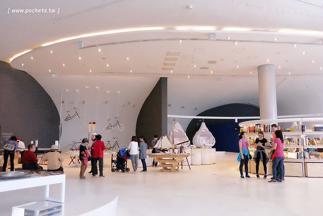 【台中西屯】台中國家歌劇院：伊東豊雄的現代建築，以自然為主題，結合劇院、商場、餐廳和空中花園 @飛天璇的口袋