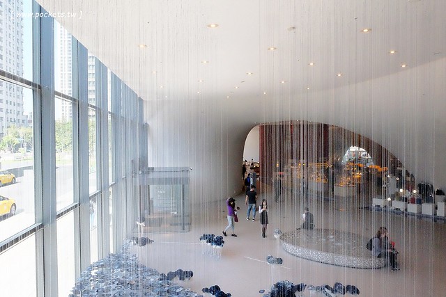 【台中西屯】台中國家歌劇院：伊東豊雄的現代建築，以自然為主題，結合劇院、商場、餐廳和空中花園 @飛天璇的口袋