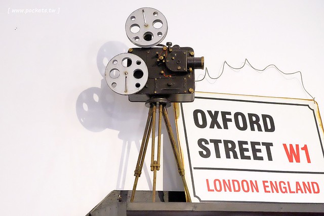 漢堡巴士 Burger Bus：充滿英國風情的早午餐店，鄰近東區旱溪夜市，一樓有不定期攝影展展出，還有許多可愛的小巴士模型 @飛天璇的口袋