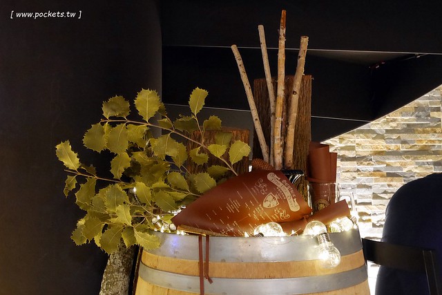 燒肉風間 Kazama┃台中公益路美食：期間限定哈利波特活動，華麗新年晚宴三人套餐足夠四人使用，打卡送密函享餐點優惠 @飛天璇的口袋