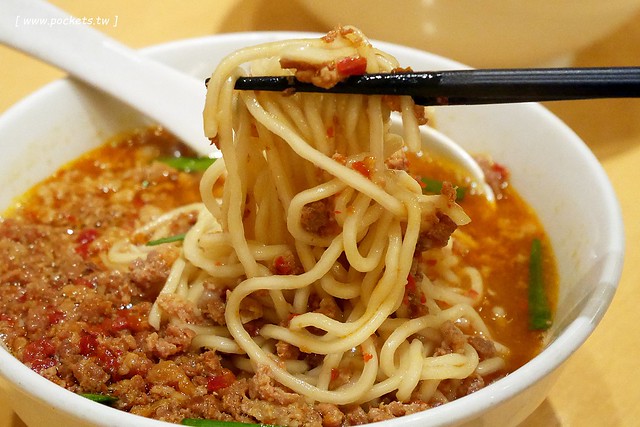 【日本愛知】味仙拉麵~在台灣吃不到的台灣拉麵，重口味的湯頭又麻又辣，名古屋中部機場四樓就吃的到 @飛天璇的口袋