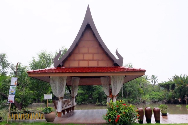 泰國安帕瓦｜Asita Eco Resort 阿希塔生態度假村｜以環保為主的綠色飯店，享受緊鄰河畔的小木屋風情 @飛天璇的口袋