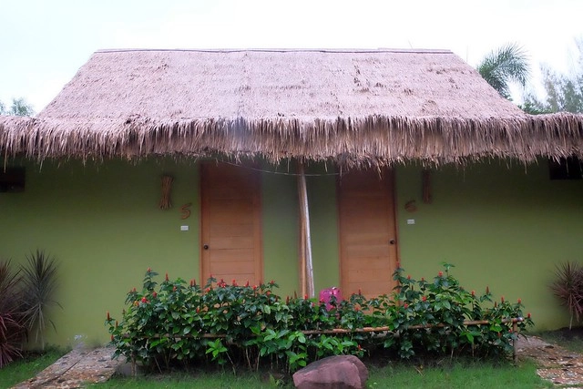 泰國安帕瓦｜Asita Eco Resort 阿希塔生態度假村｜以環保為主的綠色飯店，享受緊鄰河畔的小木屋風情 @飛天璇的口袋