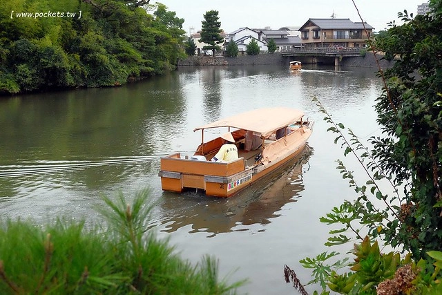 日本島根｜松江市半日遊．武家屋敷、塩見繩手、塩見茶屋下午茶、松江城、島根美術館(夕陽、夜景、結緣兔) @飛天璇的口袋