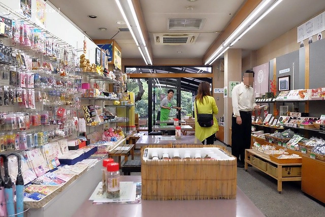 日本島根｜松江市半日遊．武家屋敷、塩見繩手、塩見茶屋下午茶、松江城、島根美術館(夕陽、夜景、結緣兔) @飛天璇的口袋