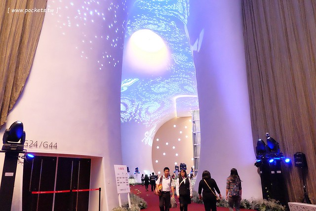 【台中西屯】台中國家歌劇院：伊東豊雄的現代建築，以自然為主題，結合劇院、商場、餐廳和空中花園 @飛天璇的口袋