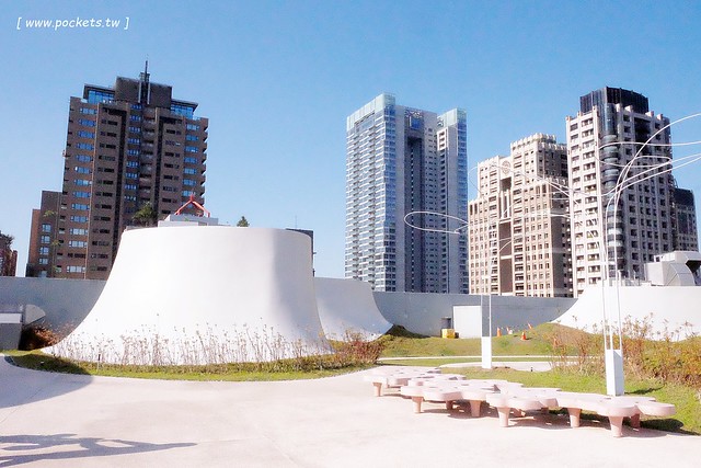 【台中西屯】台中國家歌劇院：伊東豊雄的現代建築，以自然為主題，結合劇院、商場、餐廳和空中花園 @飛天璇的口袋