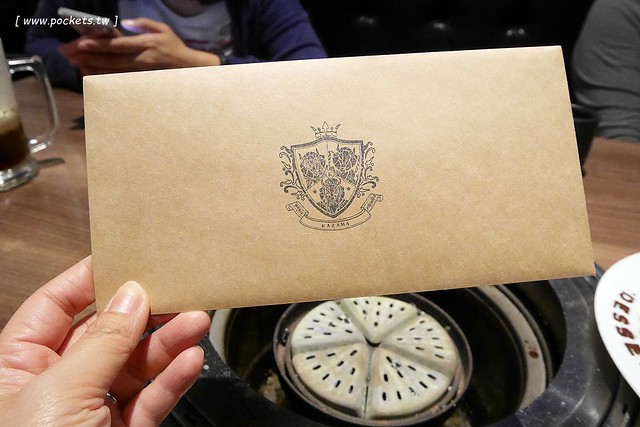 燒肉風間 Kazama┃台中公益路美食：期間限定哈利波特活動，華麗新年晚宴三人套餐足夠四人使用，打卡送密函享餐點優惠 @飛天璇的口袋