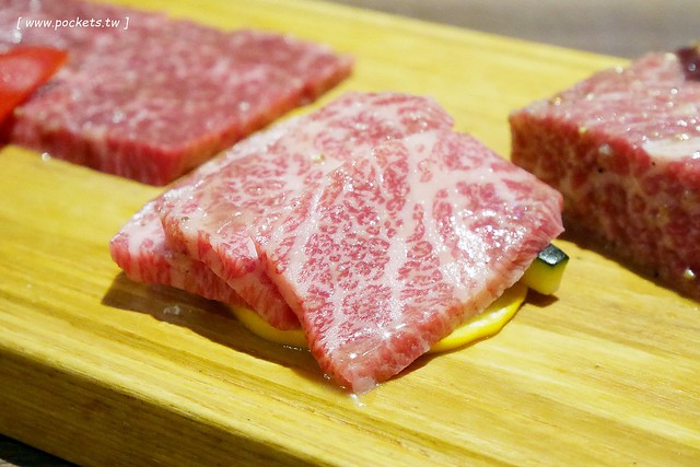 燒肉風間 Kazama┃台中公益路美食：期間限定哈利波特活動，華麗新年晚宴三人套餐足夠四人使用，打卡送密函享餐點優惠 @飛天璇的口袋