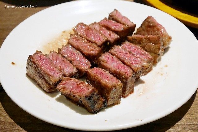 燒肉風間 Kazama┃台中公益路美食：期間限定哈利波特活動，華麗新年晚宴三人套餐足夠四人使用，打卡送密函享餐點優惠 @飛天璇的口袋