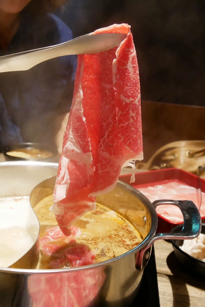 但馬屋涮涮鍋｜台中三井Outlet美食，日本黑毛和牛吃到飽在台第一間分店，日本百年歷史涮涮鍋、壽喜燒連鎖店 @飛天璇的口袋