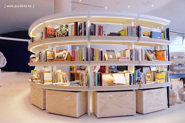 【台中西屯】台中國家歌劇院：伊東豊雄的現代建築，以自然為主題，結合劇院、商場、餐廳和空中花園 @飛天璇的口袋