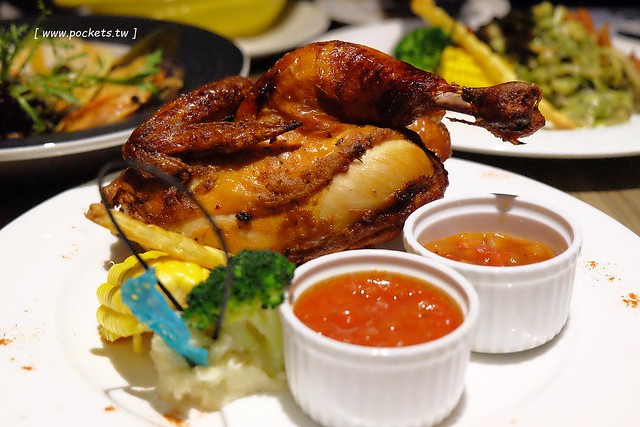 巴里義式餐廳 Bari┃台中南屯美食：公益路商圈新餐廳，適合公司家庭聚餐，推薦隱藏版烤雞鮮嫩多汁 @飛天璇的口袋