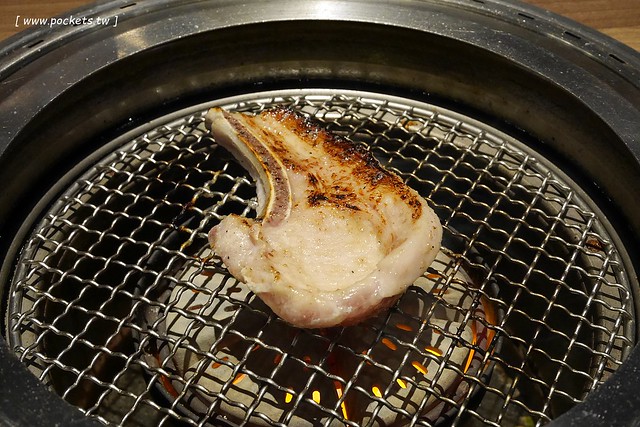 燒肉風間 Kazama┃台中公益路美食：期間限定哈利波特活動，華麗新年晚宴三人套餐足夠四人使用，打卡送密函享餐點優惠 @飛天璇的口袋