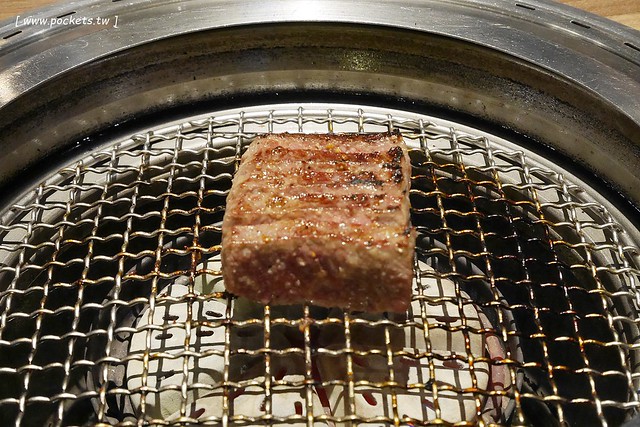 燒肉風間 Kazama┃台中公益路美食：期間限定哈利波特活動，華麗新年晚宴三人套餐足夠四人使用，打卡送密函享餐點優惠 @飛天璇的口袋