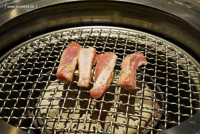 燒肉風間 Kazama┃台中公益路美食：期間限定哈利波特活動，華麗新年晚宴三人套餐足夠四人使用，打卡送密函享餐點優惠 @飛天璇的口袋