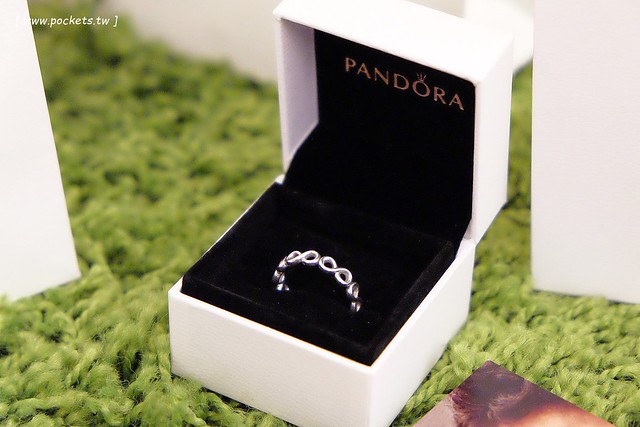 潘朵拉手鍊．Pandora｜潘朵拉開箱文！很多女生夢寐以求的手鍊，串造一個屬於自已的故事，祝我生日快樂，迎接更燦爛的一年 @飛天璇的口袋