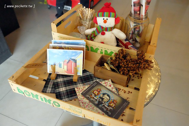 漢堡巴士 Burger Bus：充滿英國風情的早午餐店，鄰近東區旱溪夜市，一樓有不定期攝影展展出，還有許多可愛的小巴士模型 @飛天璇的口袋