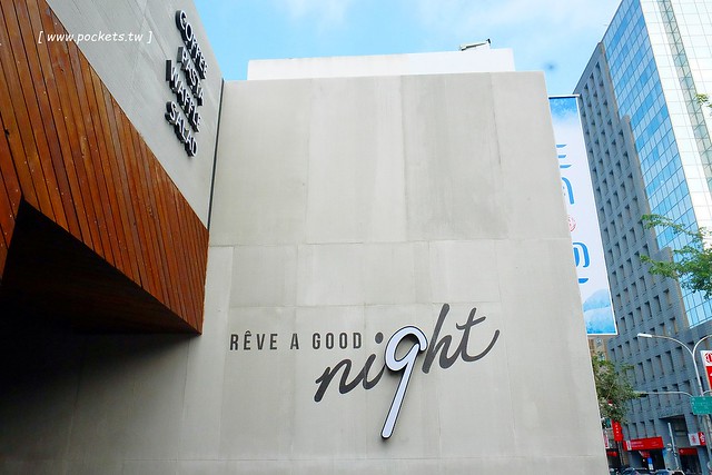 黑浮咖啡．R&Ecirc;VE Caf&eacute;┃台中西區美食：高雄人氣連鎖咖啡館，濁水溪以北第一間分店進駐公益路，裝潢簡單帶點工業風，全天候早午餐、義大利麵、燉飯、下午茶供應 @飛天璇的口袋