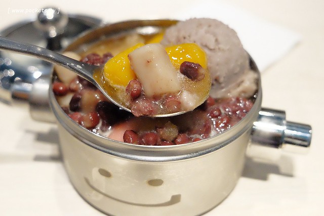 打鐵豆花｜用微笑便當盒盛裝的可愛豆花，營業9年後進駐台中中友百貨C棟B3，推薦湯圓QQ的很好吃 @飛天璇的口袋