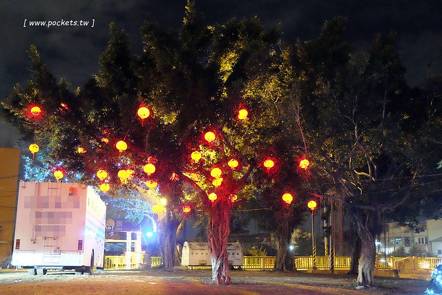 2017豐慶燈景賀新年-花都山城亮藝點┃豐原：葫蘆墩公園體驗不一樣的燈藝饗宴，由國際級大師所設計，花博四寶也亮相，還有小孩超愛的咖啡杯和小火車 @飛天璇的口袋