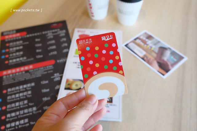 亞尼克台中旗艦店┃台中西區美食：座落在美術館綠園道旁，生乳捲、地瓜酥、喜Q餅年節伴手禮一網打盡，二樓還有自主DIY體驗專區 @飛天璇的口袋