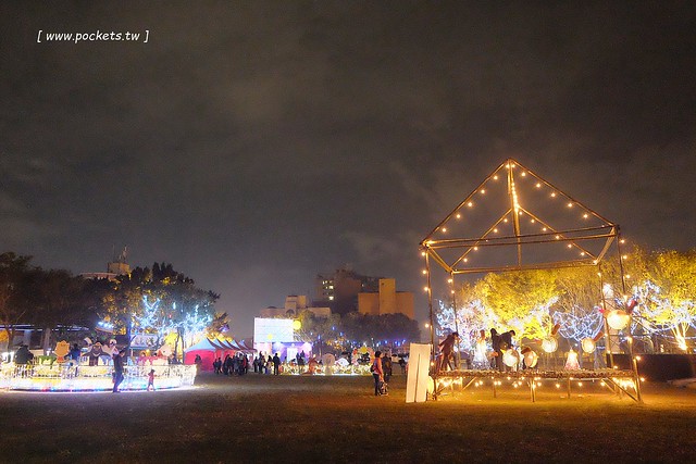 2017豐慶燈景賀新年-花都山城亮藝點┃豐原：葫蘆墩公園體驗不一樣的燈藝饗宴，由國際級大師所設計，花博四寶也亮相，還有小孩超愛的咖啡杯和小火車 @飛天璇的口袋