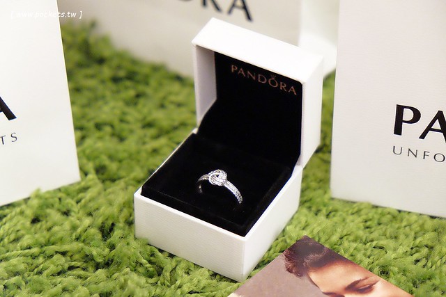 潘朵拉手鍊．Pandora｜潘朵拉開箱文！很多女生夢寐以求的手鍊，串造一個屬於自已的故事，祝我生日快樂，迎接更燦爛的一年 @飛天璇的口袋