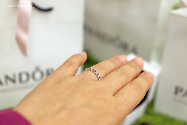 潘朵拉手鍊．Pandora｜潘朵拉開箱文！很多女生夢寐以求的手鍊，串造一個屬於自已的故事，祝我生日快樂，迎接更燦爛的一年 @飛天璇的口袋
