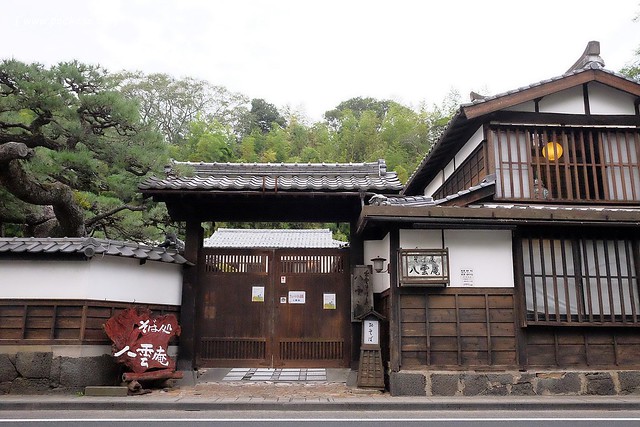 日本島根｜松江市半日遊．武家屋敷、塩見繩手、塩見茶屋下午茶、松江城、島根美術館(夕陽、夜景、結緣兔) @飛天璇的口袋