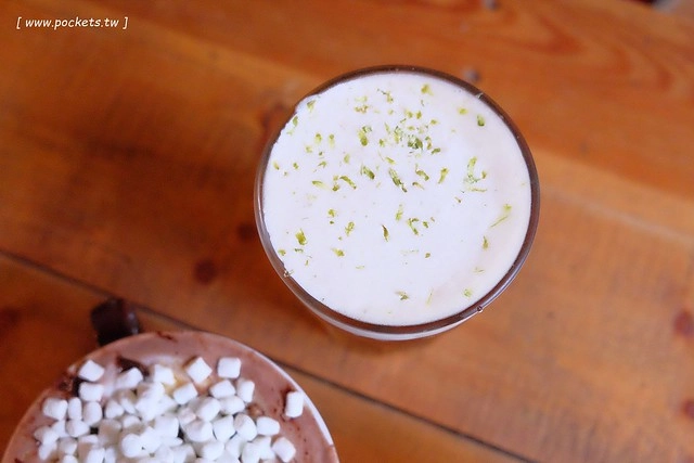 日安小砌。手作食堂┃台中東海美食：隱身在東海商圈巷弄間的咖啡館，老屋改造蛻變成很有溫度的空間，就在東海雞爪凍斜對面 @飛天璇的口袋