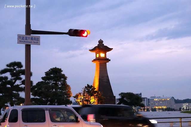 日本島根｜松江市半日遊．武家屋敷、塩見繩手、塩見茶屋下午茶、松江城、島根美術館(夕陽、夜景、結緣兔) @飛天璇的口袋