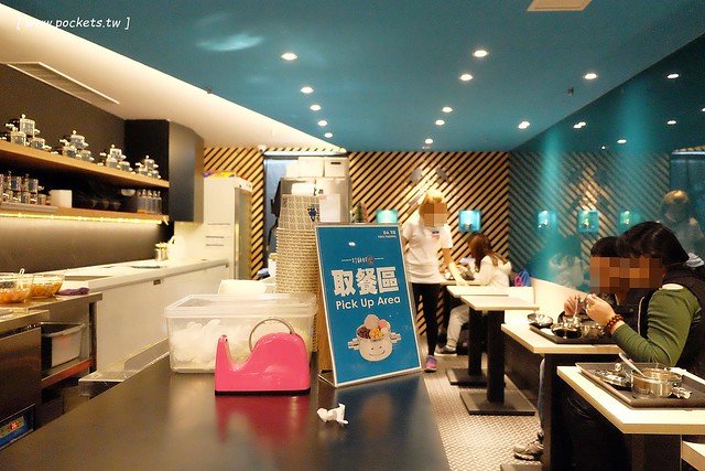 打鐵豆花｜用微笑便當盒盛裝的可愛豆花，營業9年後進駐台中中友百貨C棟B3，推薦湯圓QQ的很好吃 @飛天璇的口袋