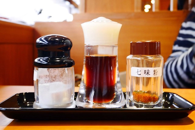 藏壽司(くら寿司)┃台中西屯美食：首間街邊店進駐台中福科路，日本土藏造型街邊店外觀，吃5盤可以轉一次扭蛋很童趣 @飛天璇的口袋