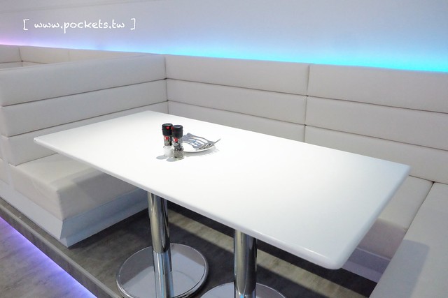 X Burger ┃台中南屯美食：台中最具現代感的美式餐廳，早午餐、晚餐、宵夜&hellip;一應俱全，夜貓子宵夜時段的好選擇 @飛天璇的口袋