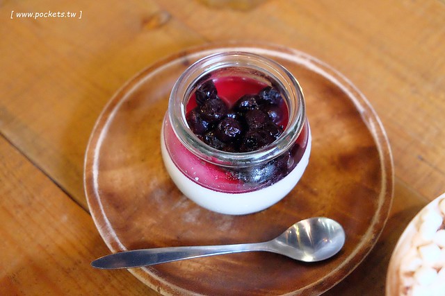 日安小砌。手作食堂┃台中東海美食：隱身在東海商圈巷弄間的咖啡館，老屋改造蛻變成很有溫度的空間，就在東海雞爪凍斜對面 @飛天璇的口袋
