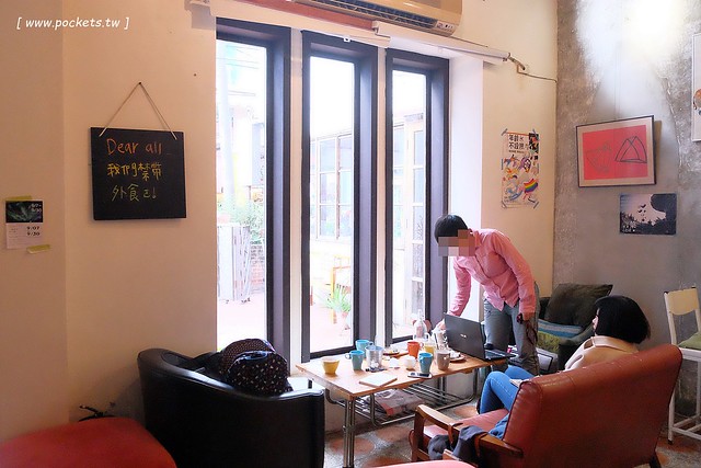 日安小砌。手作食堂┃台中東海美食：隱身在東海商圈巷弄間的咖啡館，老屋改造蛻變成很有溫度的空間，就在東海雞爪凍斜對面 @飛天璇的口袋