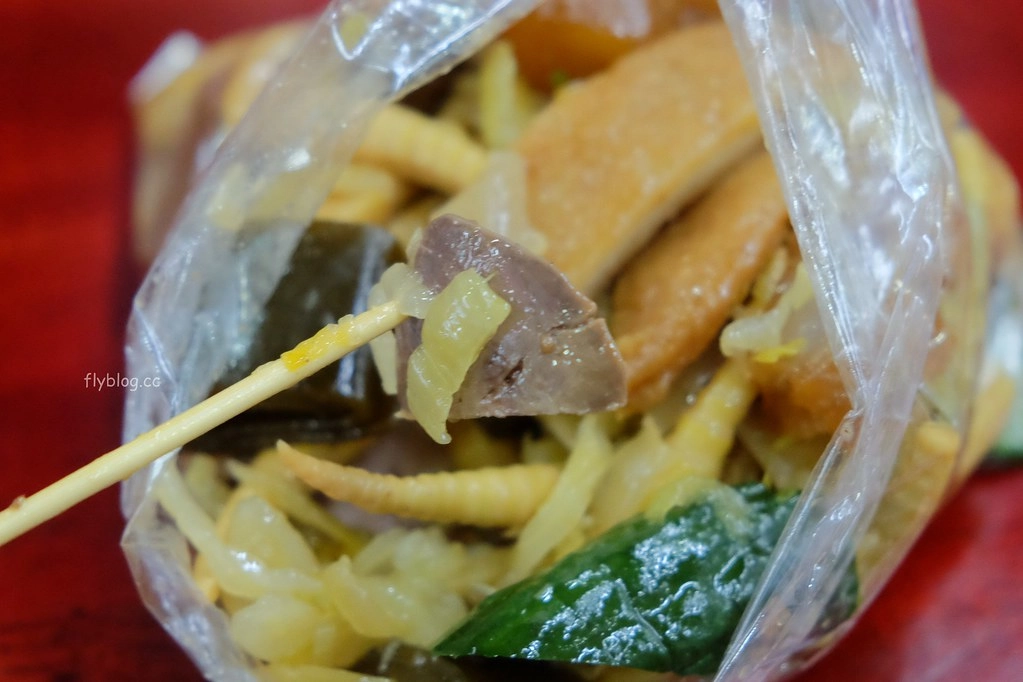 台中南區｜黃金滷味．好吃清爽又入味的滷味，忠孝夜市人氣美食推薦 @飛天璇的口袋