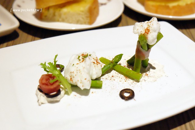 巴里義式餐廳 Bari┃台中南屯美食：公益路商圈新餐廳，適合公司家庭聚餐，推薦隱藏版烤雞鮮嫩多汁 @飛天璇的口袋