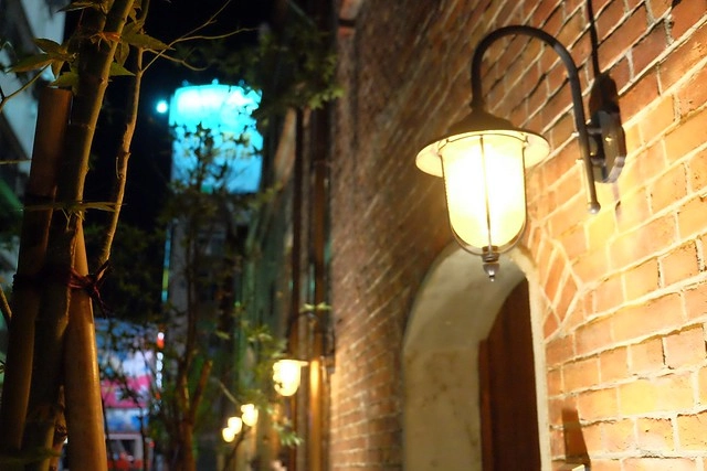 瓦庫燒肉 WOW COOL｜紅磚老宅改建新風情，燒肉風華再現舊市區，鄰近中區台中火車站 @飛天璇的口袋