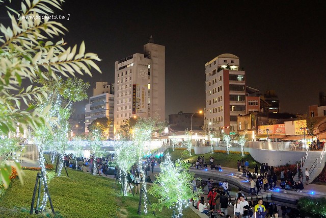 台中柳川藍帶水岸┃台中旅遊景點：號稱台中版的首爾清溪川，用LED燈打造藍色河道，台中最近IG超夯打卡新景點，晚上點燈只到2/12 @飛天璇的口袋