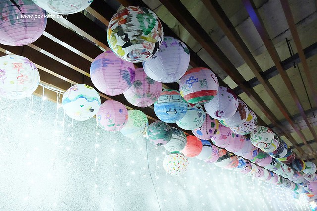 台中柳川藍帶水岸┃台中旅遊景點：號稱台中版的首爾清溪川，用LED燈打造藍色河道，台中最近IG超夯打卡新景點，晚上點燈只到2/12 @飛天璇的口袋