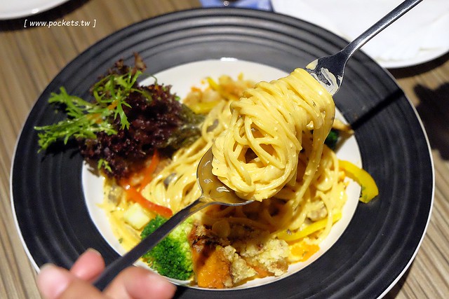 巴里義式餐廳 Bari┃台中南屯美食：公益路商圈新餐廳，適合公司家庭聚餐，推薦隱藏版烤雞鮮嫩多汁 @飛天璇的口袋