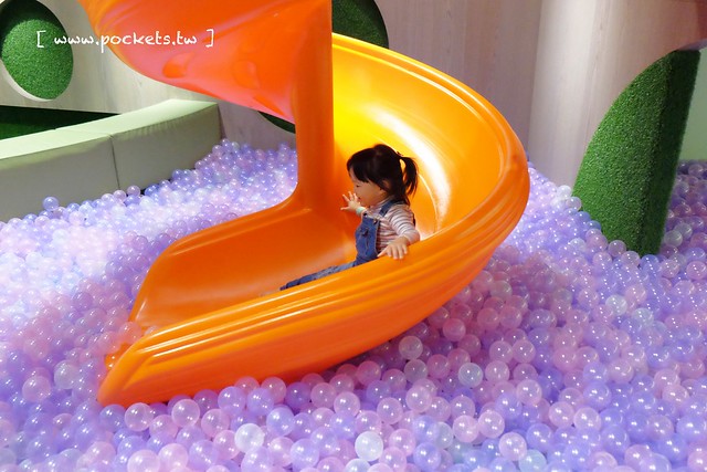 Hide&Seek嘻遊聚親子餐廳┃台中西屯美食：使用德國HABA頂級無毒遊具，沙坑、球池、溜滑梯&hellip;讓小孩子賴著不走的遊戲天堂，餐點的表現也不錯 @飛天璇的口袋