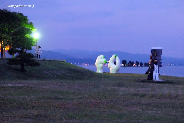 日本島根｜松江市半日遊．武家屋敷、塩見繩手、塩見茶屋下午茶、松江城、島根美術館(夕陽、夜景、結緣兔) @飛天璇的口袋