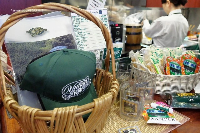 日本大分｜由布院之森列車，旅遊九州必搭JR特急ゆふいんの森 ，復古又美麗的車廂，還可以享用火車美食 @飛天璇的口袋