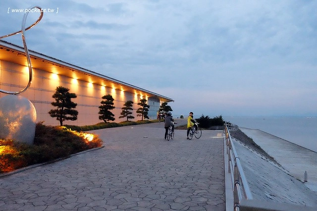 日本島根｜松江市半日遊．武家屋敷、塩見繩手、塩見茶屋下午茶、松江城、島根美術館(夕陽、夜景、結緣兔) @飛天璇的口袋