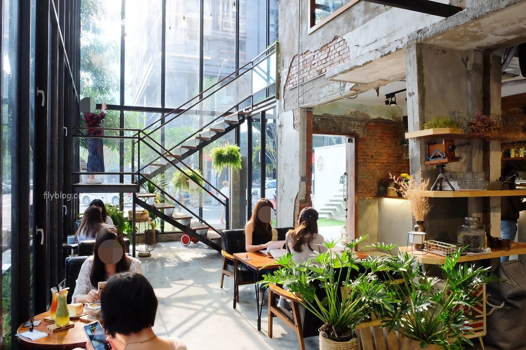 台中西區｜堅果小巷，超美落地窗玻璃屋老宅建築，餐點用心好吃變化性高 @飛天璇的口袋