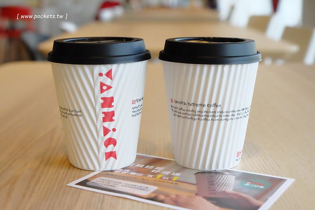 亞尼克台中旗艦店┃台中西區美食：座落在美術館綠園道旁，生乳捲、地瓜酥、喜Q餅年節伴手禮一網打盡，二樓還有自主DIY體驗專區 @飛天璇的口袋