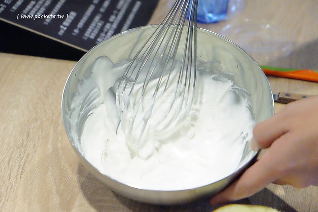 亞尼克台中旗艦店┃台中西區美食：座落在美術館綠園道旁，生乳捲、地瓜酥、喜Q餅年節伴手禮一網打盡，二樓還有自主DIY體驗專區 @飛天璇的口袋